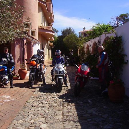 Locanda Tipica Sa Corte Oliena Exterior foto