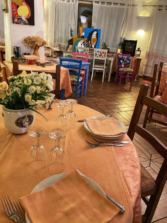 Locanda Tipica Sa Corte Oliena Exterior foto