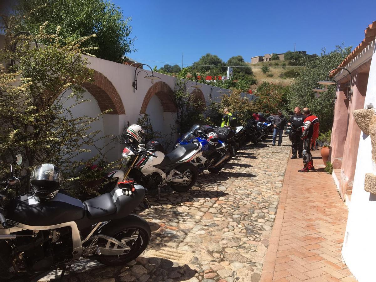 Locanda Tipica Sa Corte Oliena Exterior foto